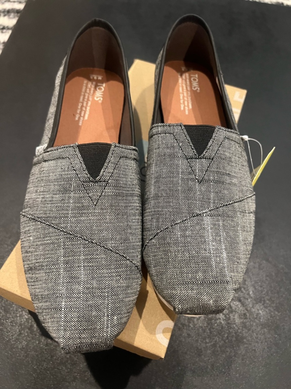 TOMS Men's Classic Textured Chambray Black Trim